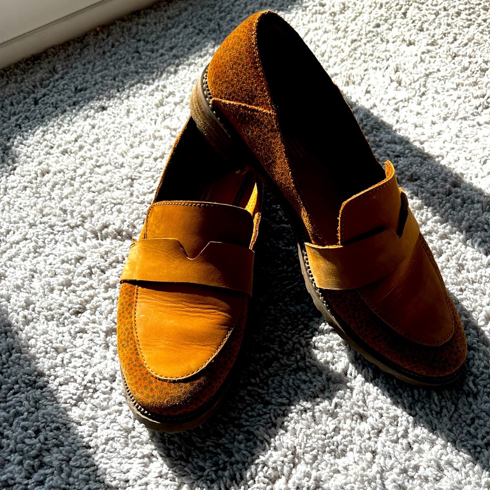 Tom’s loafers